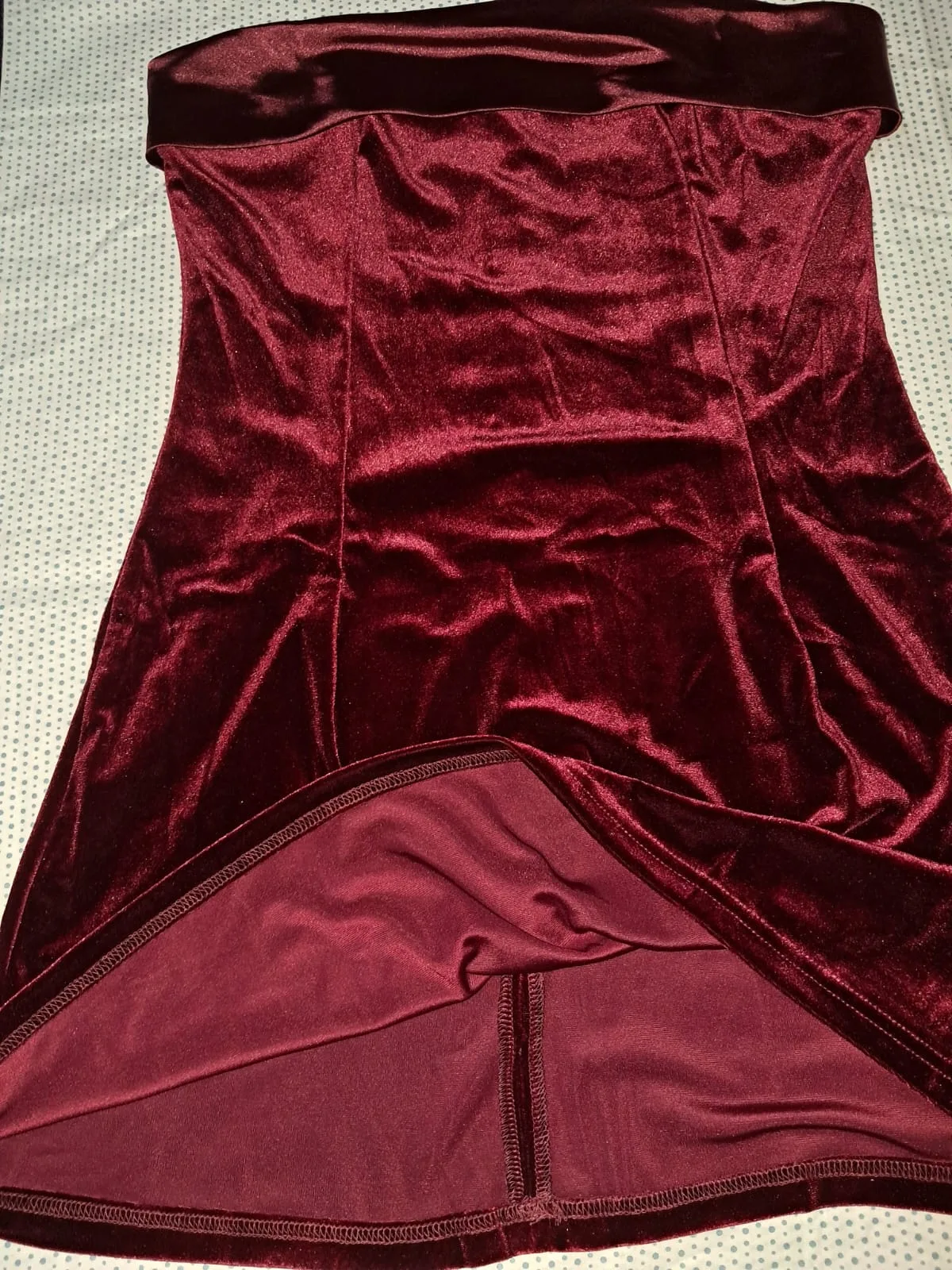 Elegante y Sofisticada Burdeos en burdeos — foto 3