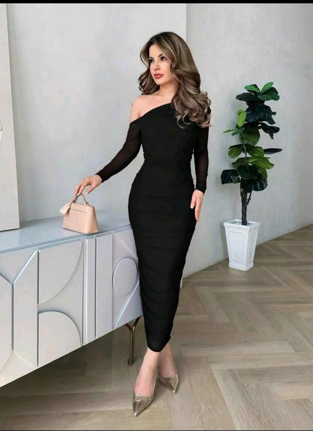 VESTIDO PURE ELEGANCE BLACK MESH DRAPEADO en negro