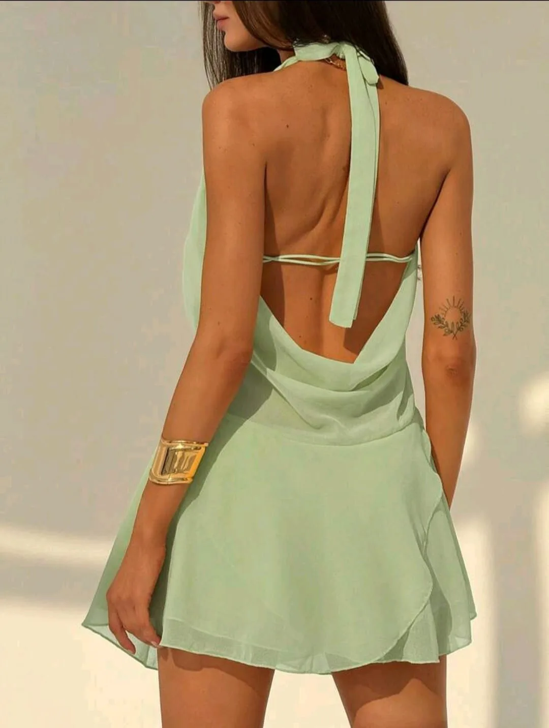 VESTIDO VERDE MENTA HALTER en verde menta — foto 2